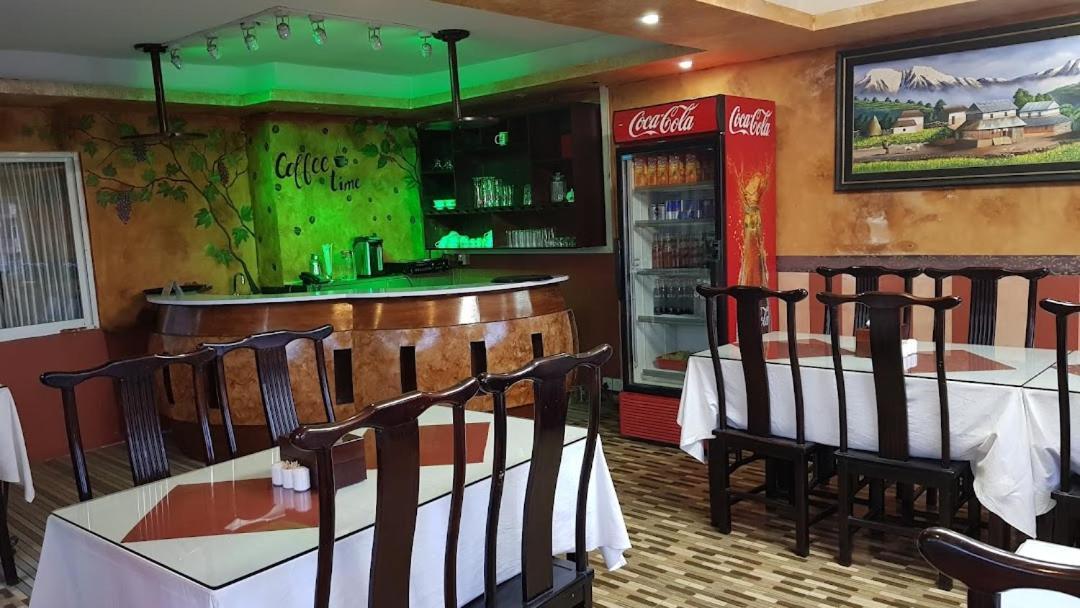 Typical Nepali Kitchen - No Pizza - No Pasta - No Problem !! Hotel โซราฮา ภายนอก รูปภาพ