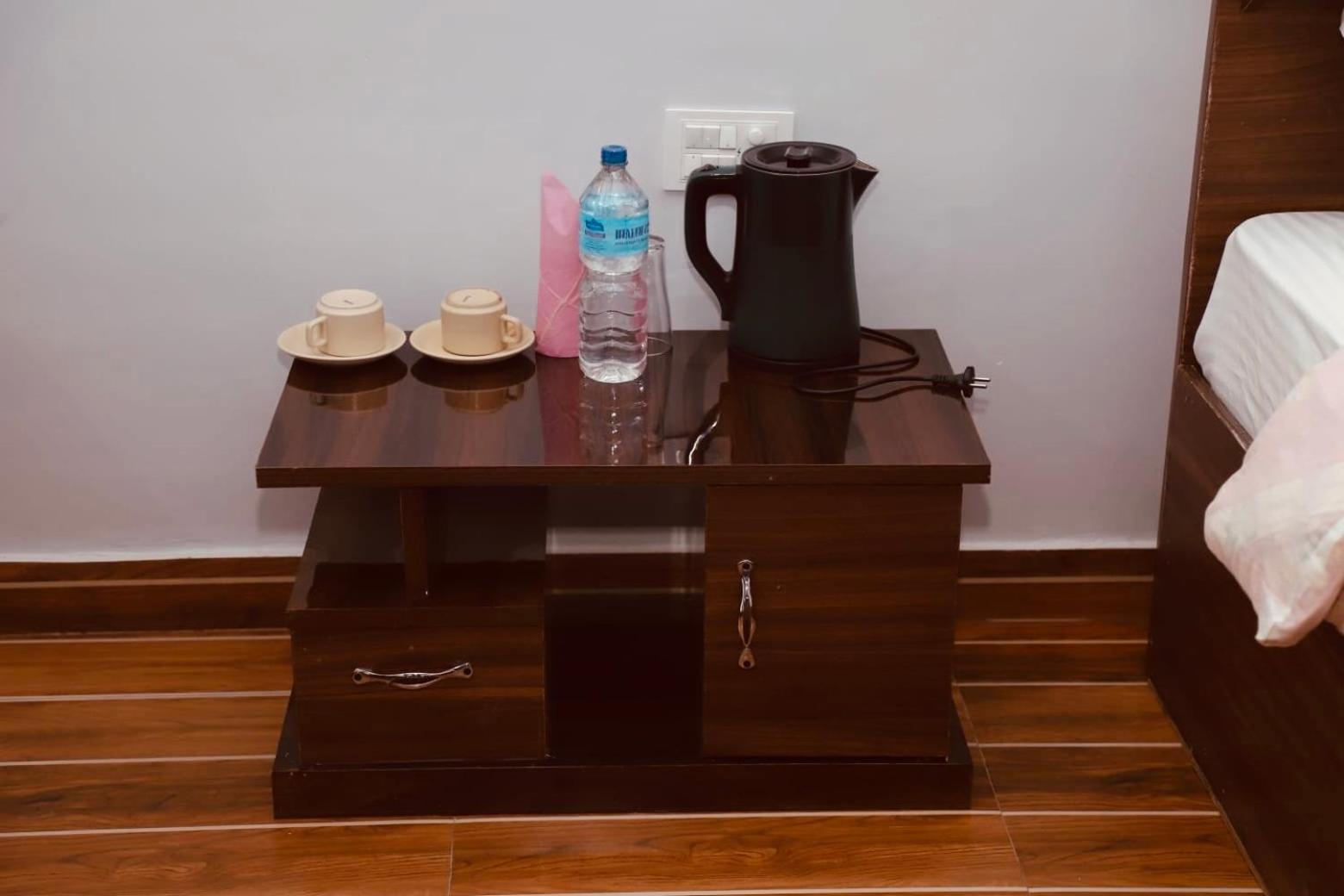 Typical Nepali Kitchen - No Pizza - No Pasta - No Problem !! Hotel โซราฮา ภายนอก รูปภาพ
