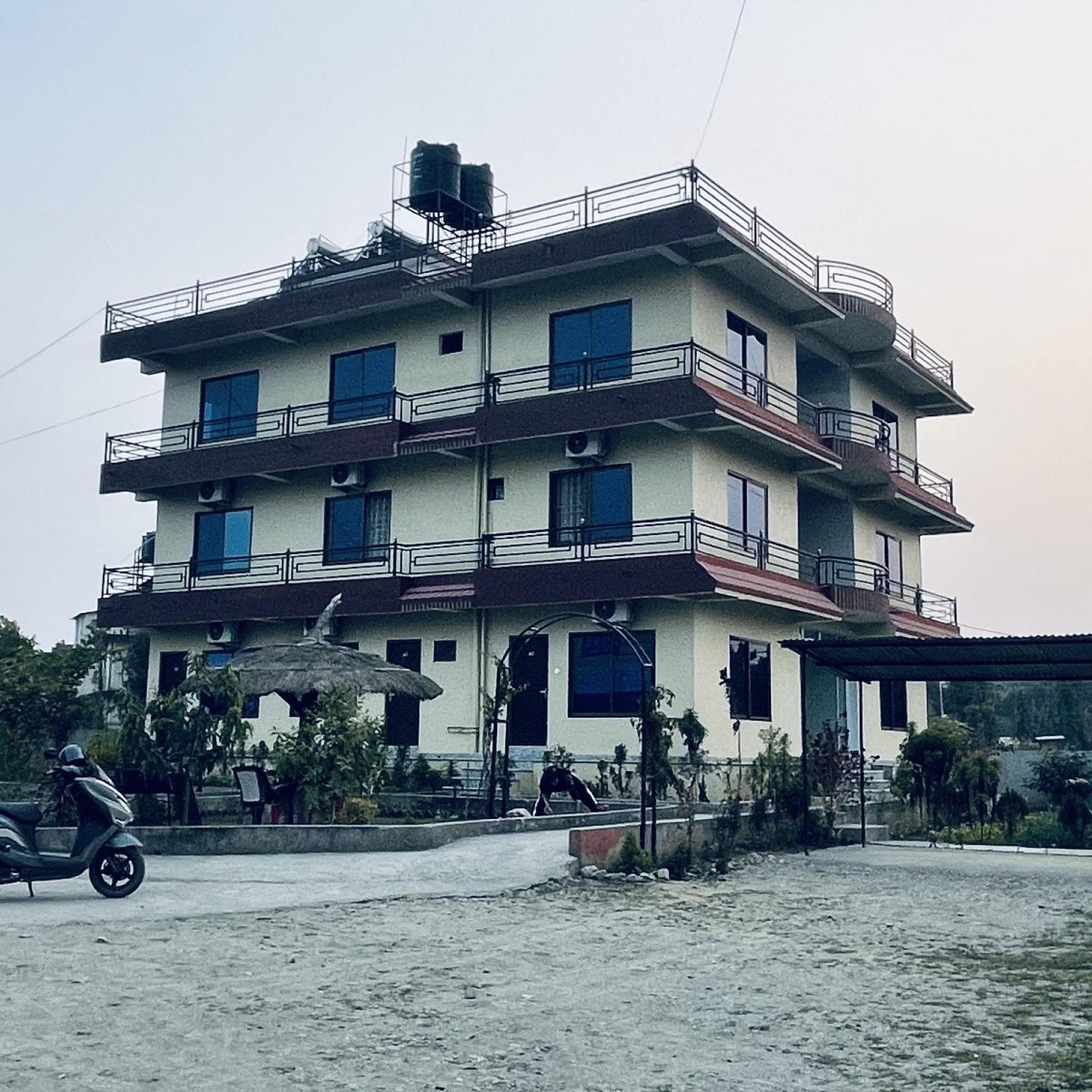 Typical Nepali Kitchen - No Pizza - No Pasta - No Problem !! Hotel โซราฮา ภายนอก รูปภาพ